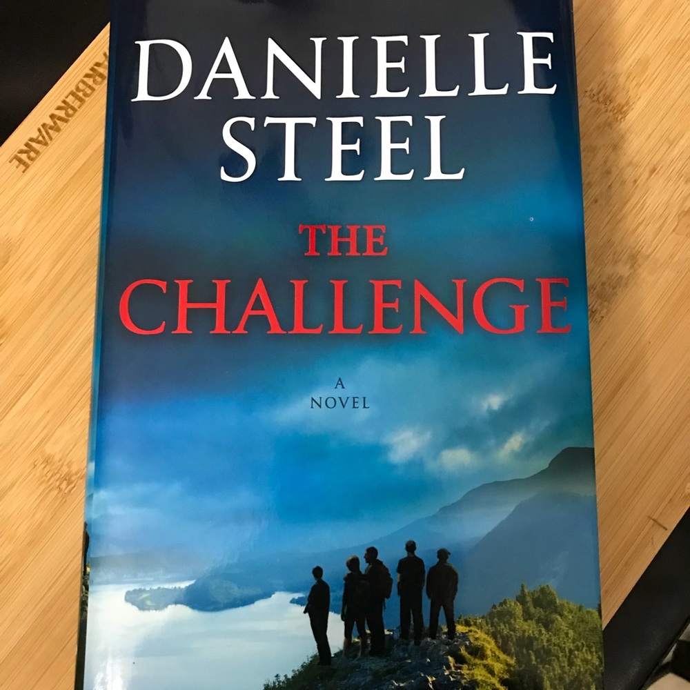 The Challenge
by DANIELLE STEEL